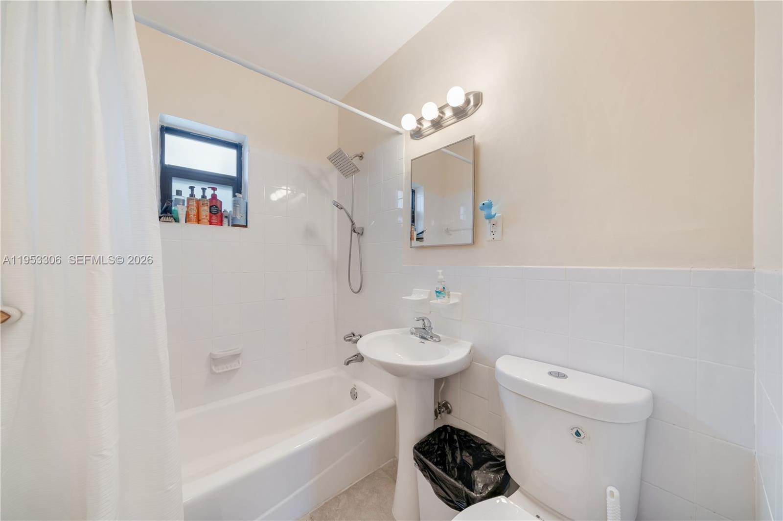 SHADOWLAWN EXTN SUB - Residential Lease