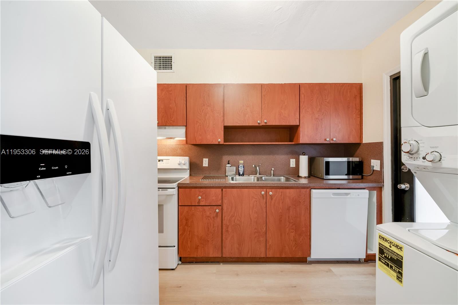 SHADOWLAWN EXTN SUB - Residential Lease