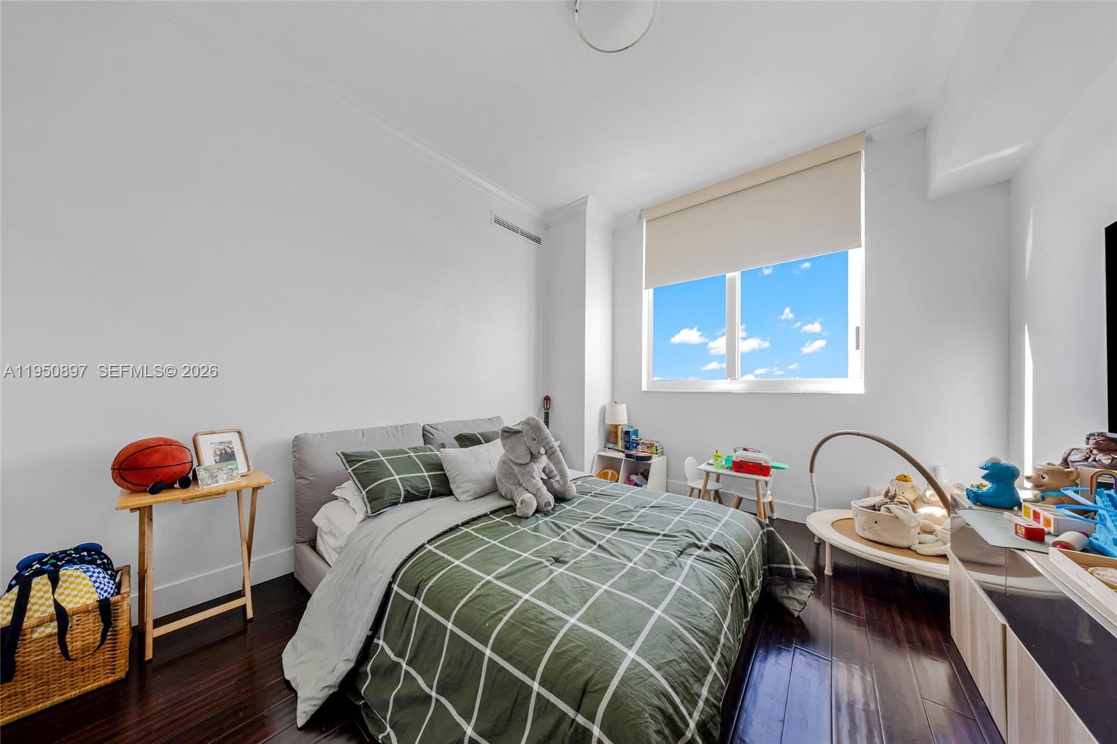 DUO CONDOMINIUM WEST - Residential