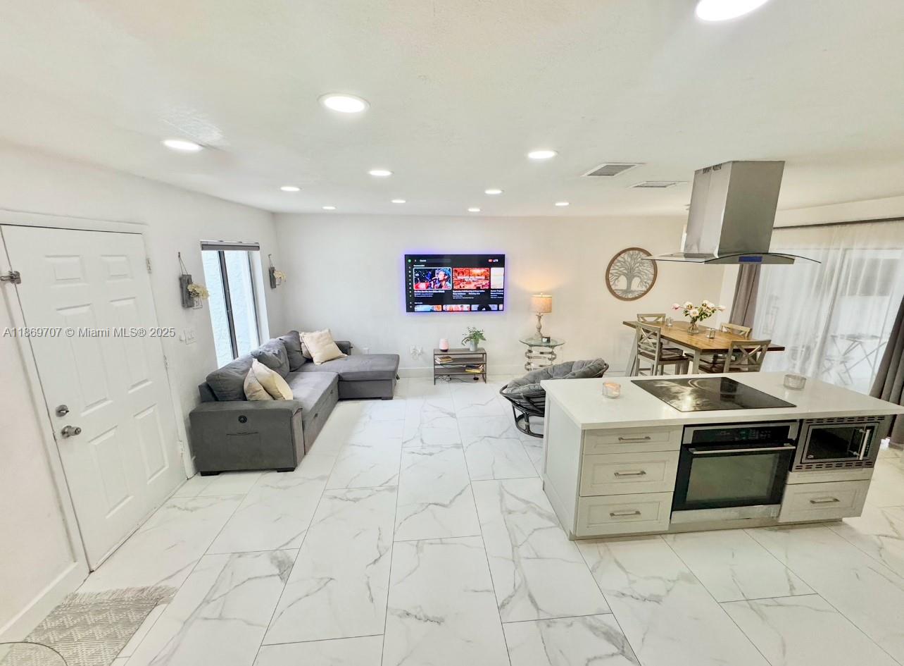 LAKES OF ACADIA UNIT ONE - Residential