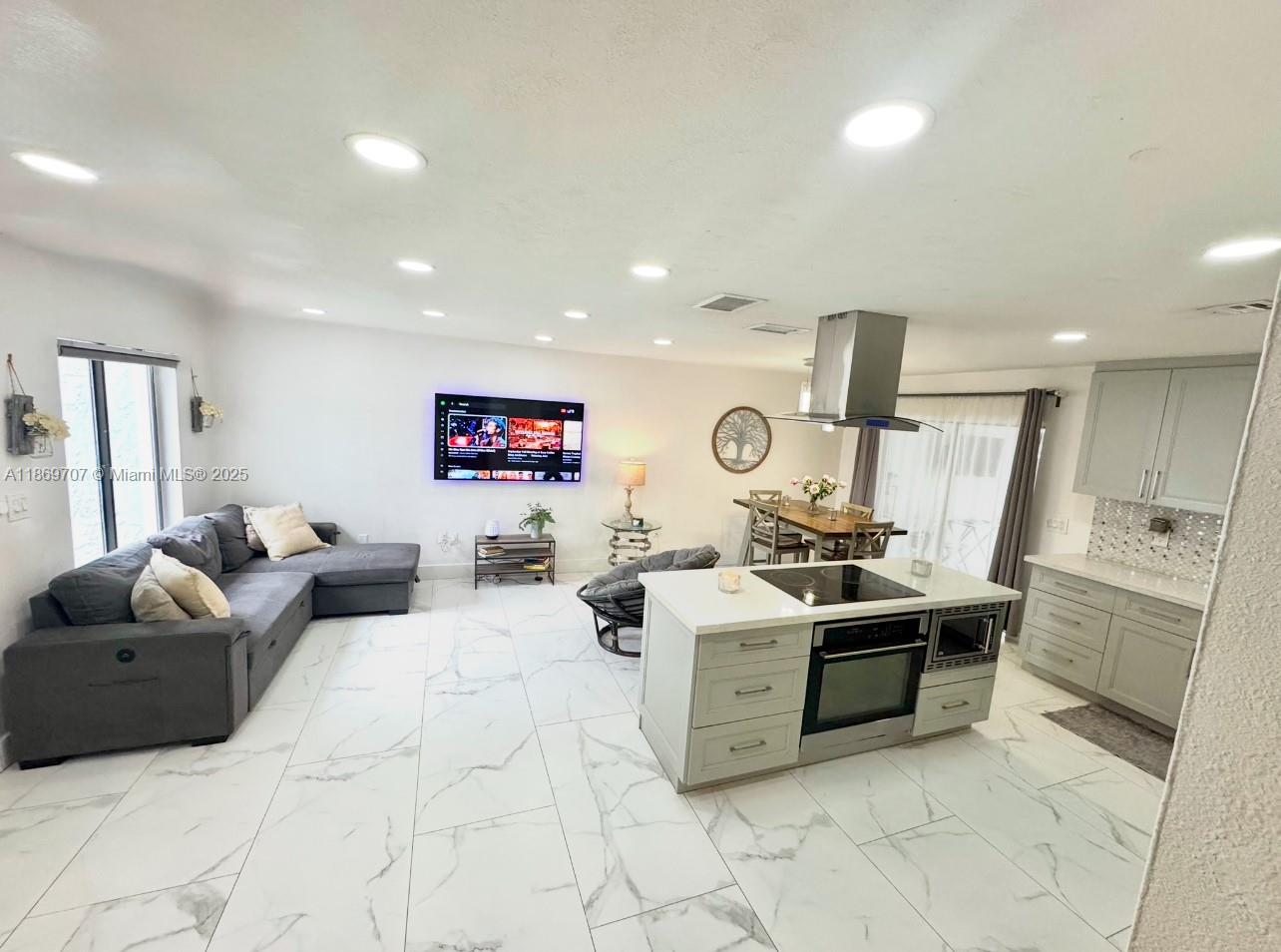 LAKES OF ACADIA UNIT ONE - Residential