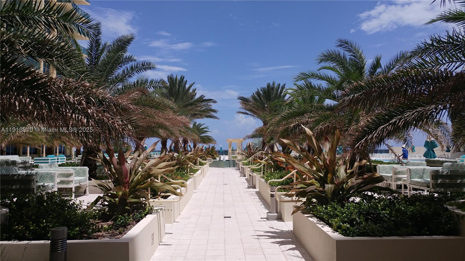 WAVE CONDO - Residential