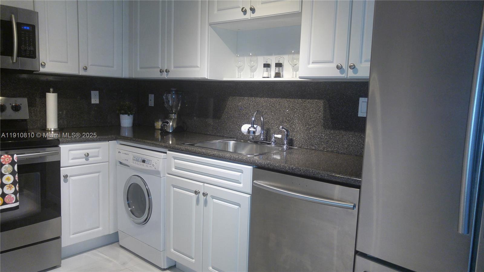 WAVE CONDO - Residential