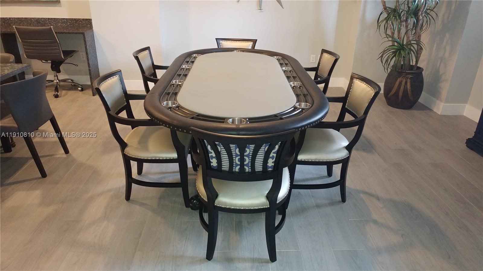 WAVE CONDO - Residential