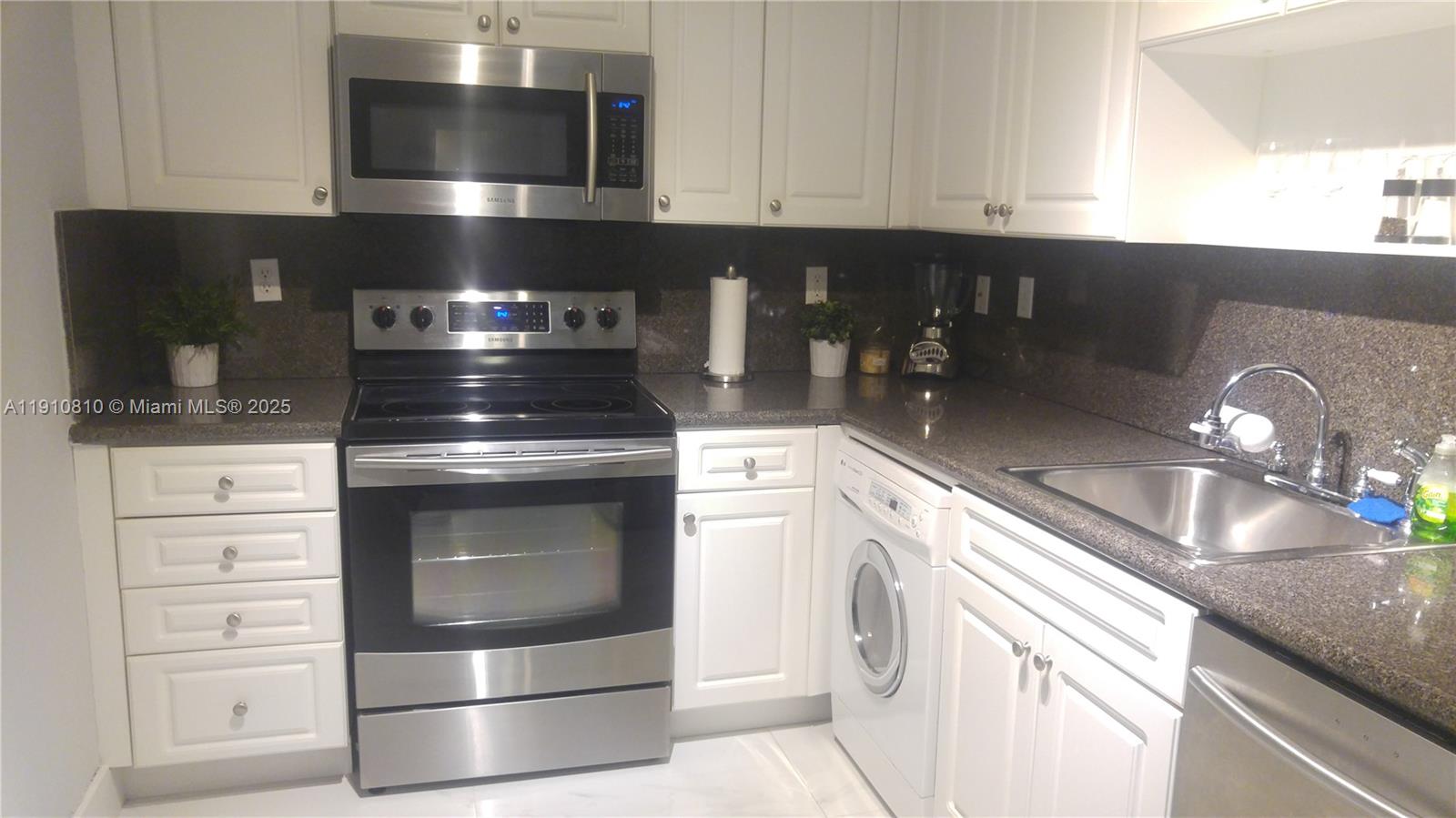 WAVE CONDO - Residential