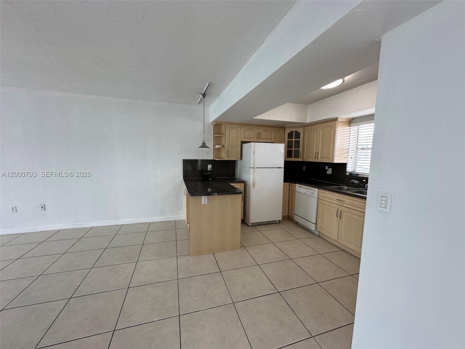 VILLAGE AT DADELAND CONDO - Residential