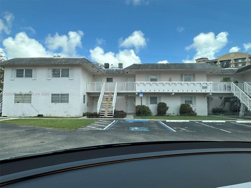 1 bedroom with 1 bathroom apartment unit in a very desired location very close to Dadeland mall and major highways. this property features balcony, tile floor throughout, updated bathroom and kitchen, call listing agent for more details. Tenant Occupied till march 2027
