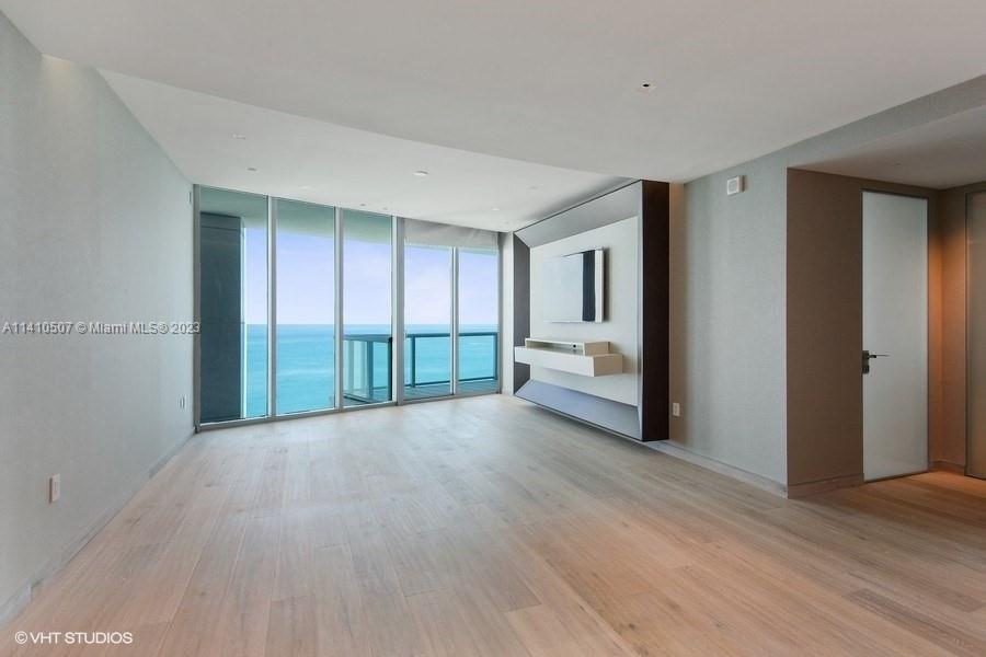 JADE BEACH - Residential