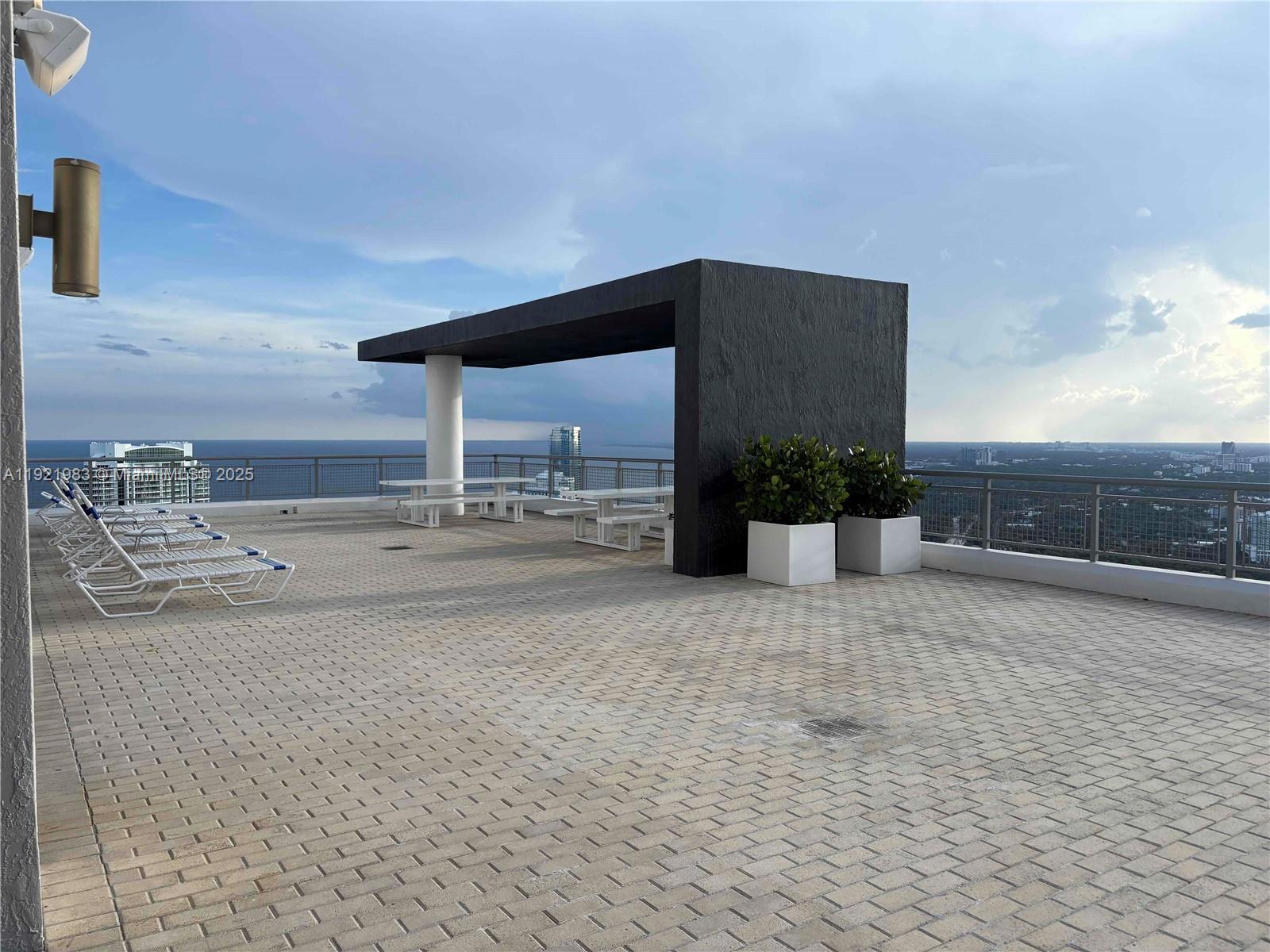 INFINITY AT BRICKELL COND - Residential