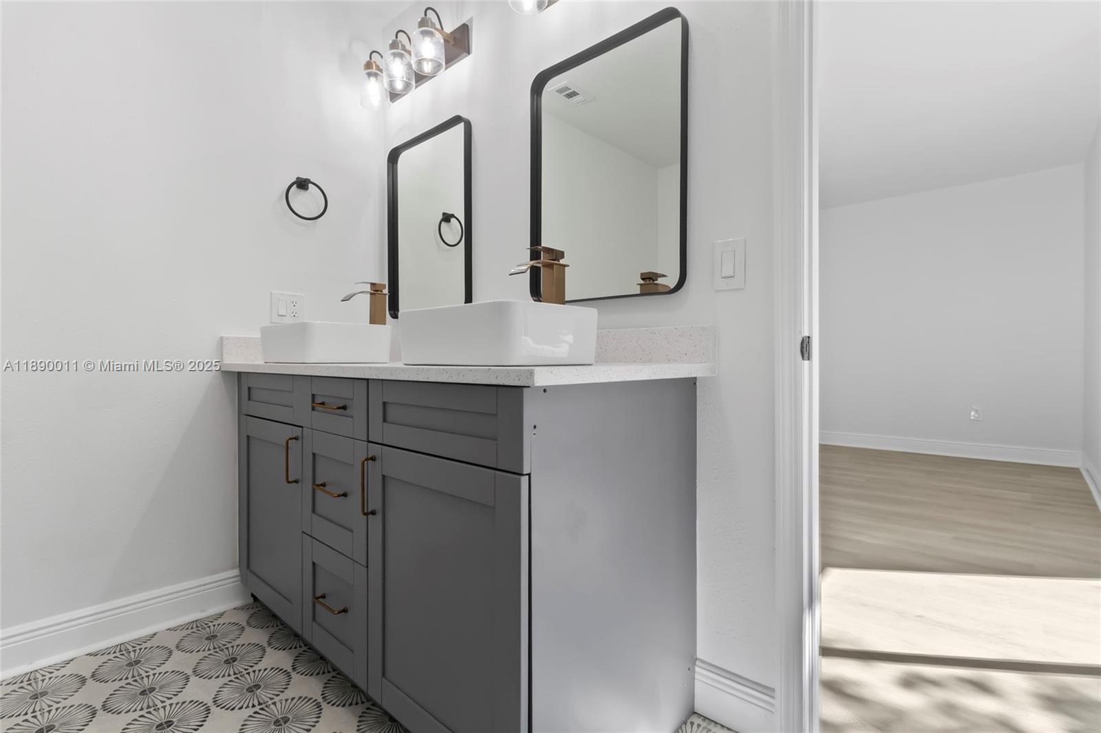 0P7 NORTHDALE GOLF CLUB SE - Residential