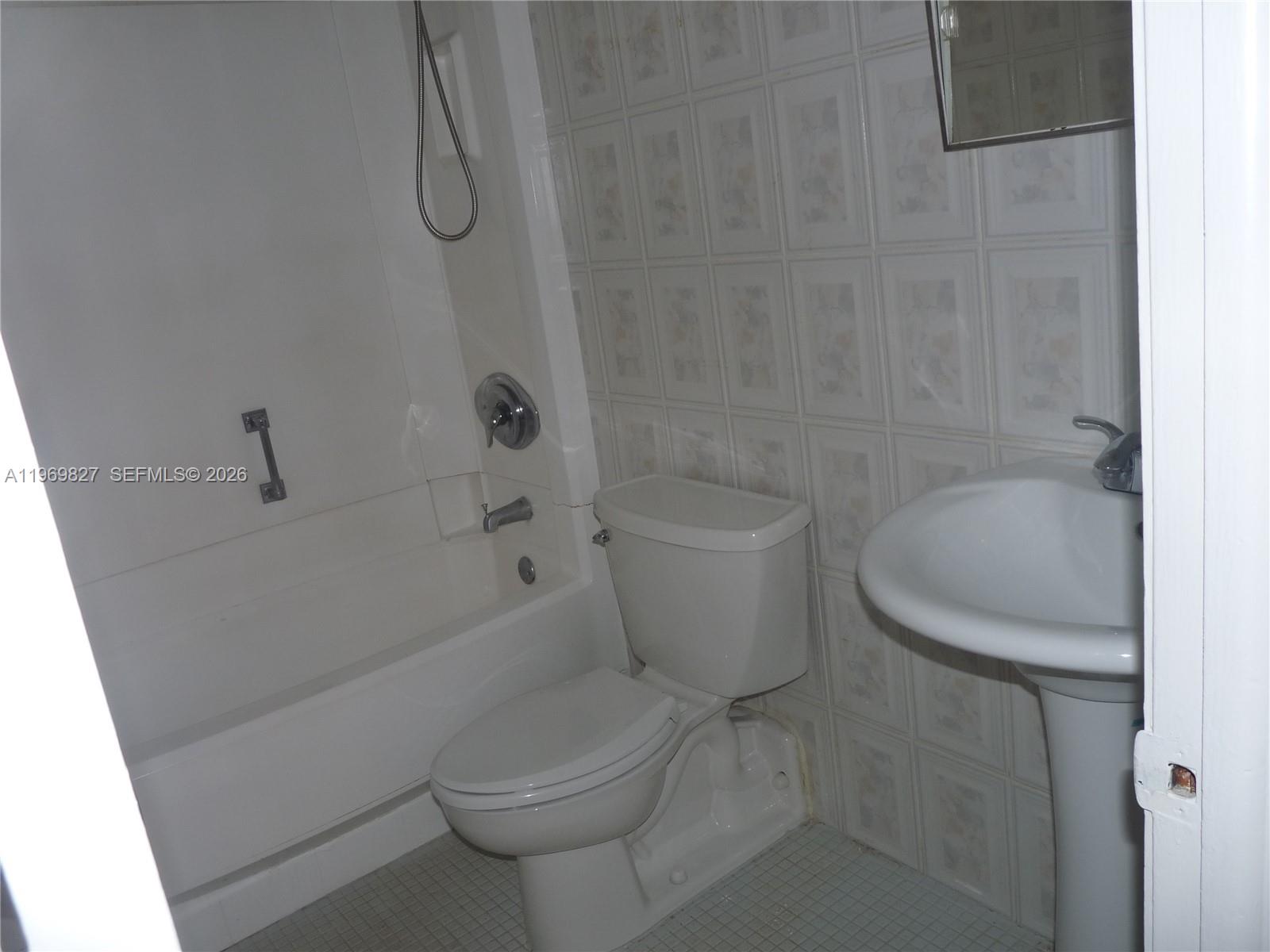 PROMENADE AT KENDALE LAKE - Residential