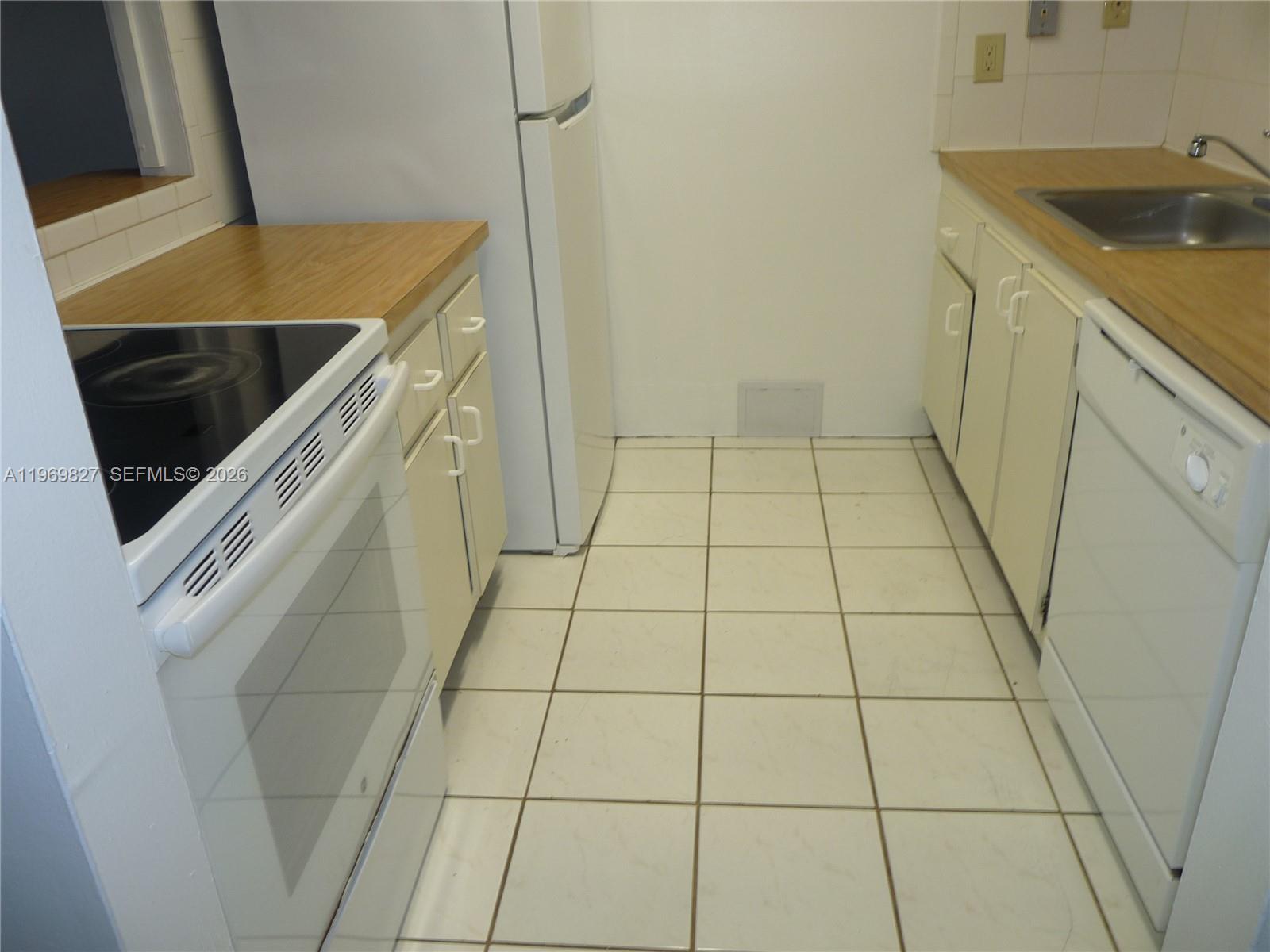 PROMENADE AT KENDALE LAKE - Residential