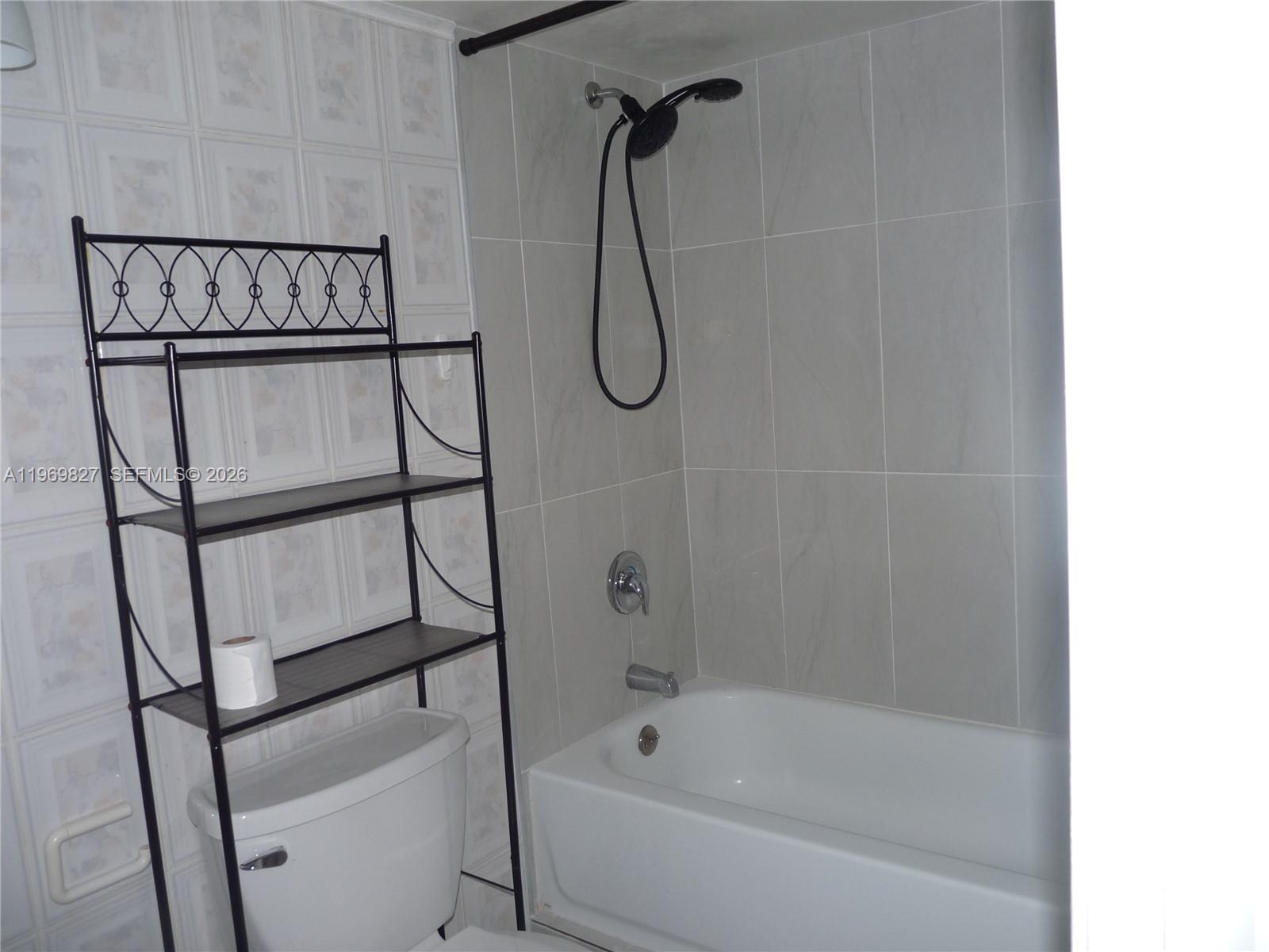 PROMENADE AT KENDALE LAKE - Residential