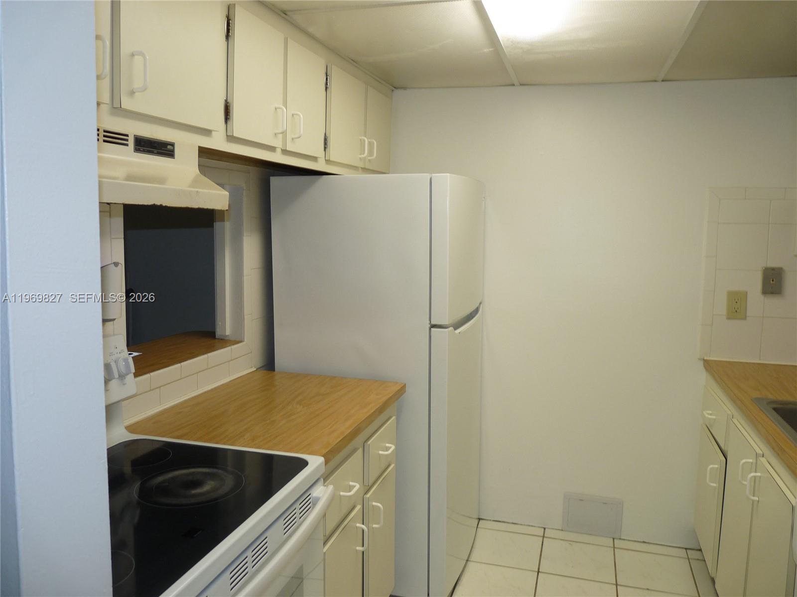 PROMENADE AT KENDALE LAKE - Residential