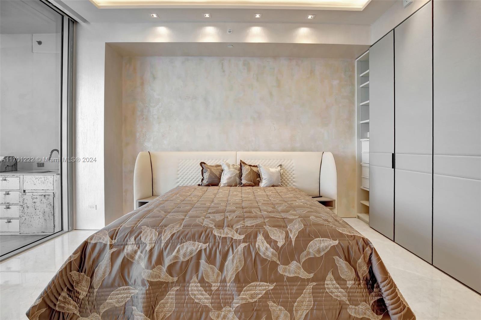 NORTH BISCAYNE BEACH AMEN - Residential