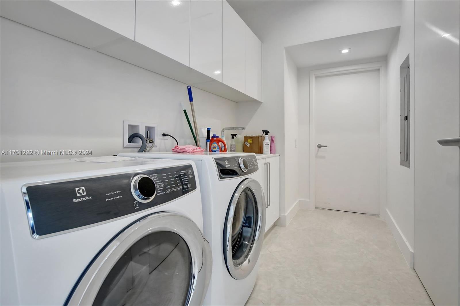 NORTH BISCAYNE BEACH AMEN - Residential