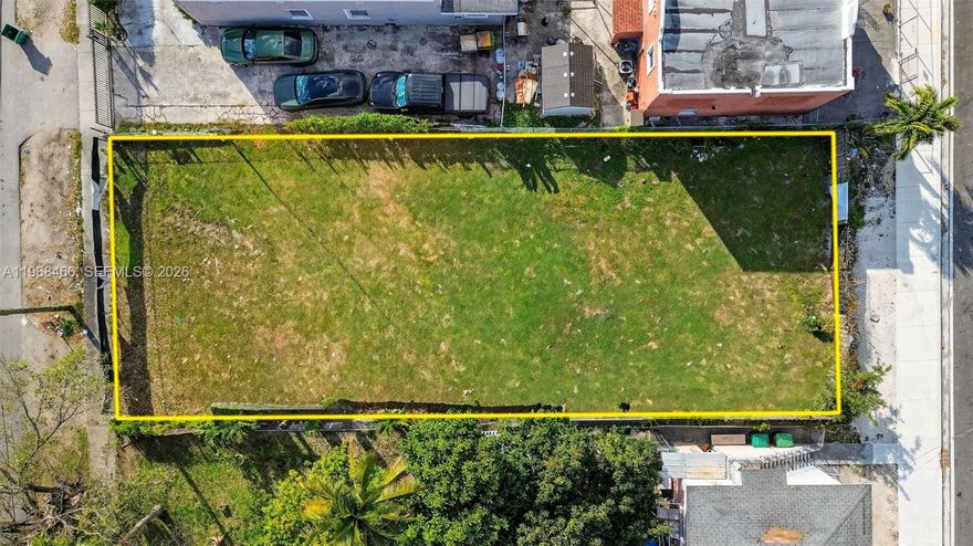 6,300 sqft lot for sale, a great opportunity for investors and developers, ideal for new construction with strong potential for a multifamily project. Located in a growing area with high demand. Additionally, this lot can be purchased together with two other multifamily properties currently for sale, making it an excellent package deal for investment and development. CALL US ANYTIME, WE PICK UP!