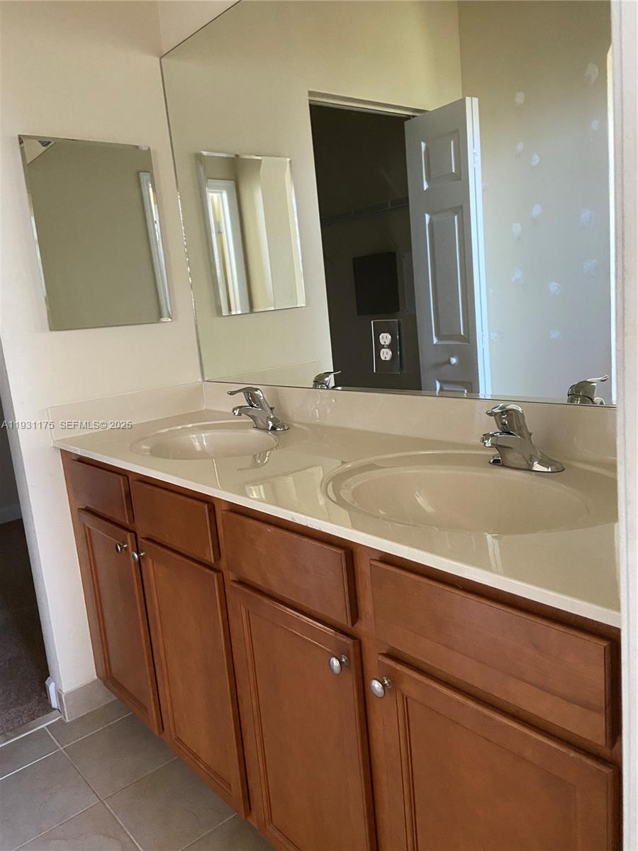 EMERALD CREEK TOWNHOMES - Residential Lease