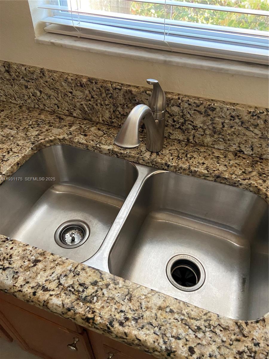 EMERALD CREEK TOWNHOMES - Residential Lease