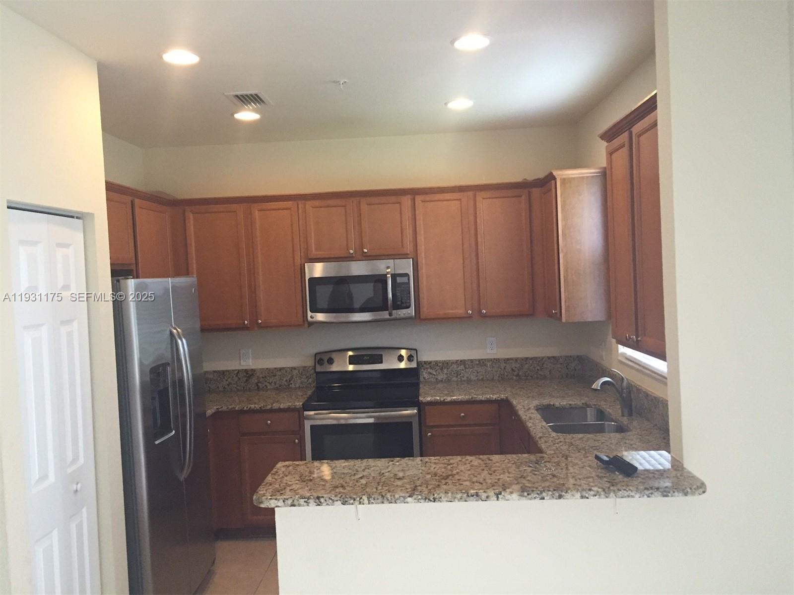 EMERALD CREEK TOWNHOMES - Residential Lease