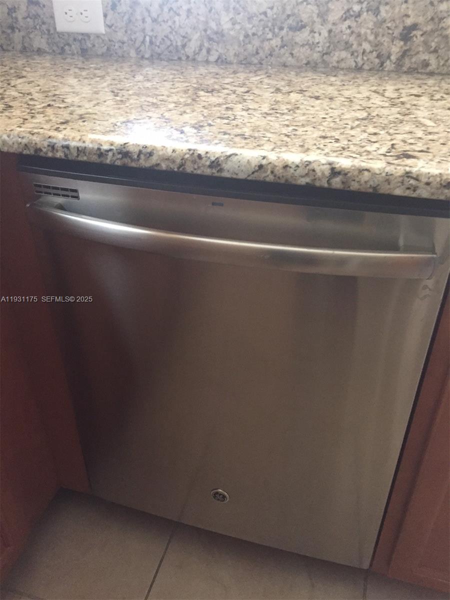 EMERALD CREEK TOWNHOMES - Residential Lease