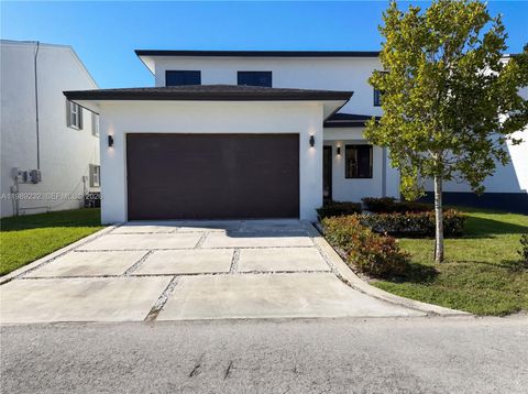 Townhomes and Villas with Garages For Sale in Miami-Dade County, FL 32 11836 SW 272nd Ter Homestead FL 33032