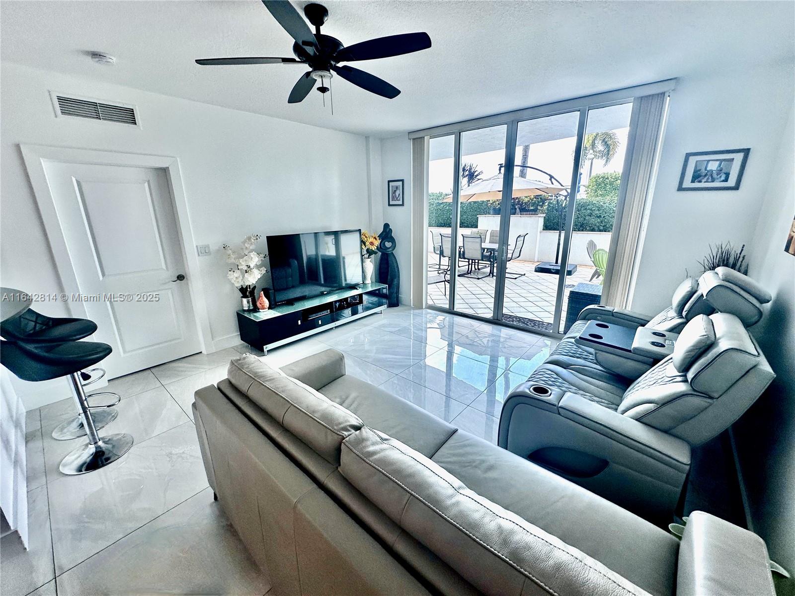 7900 Harbor Island Dr 509