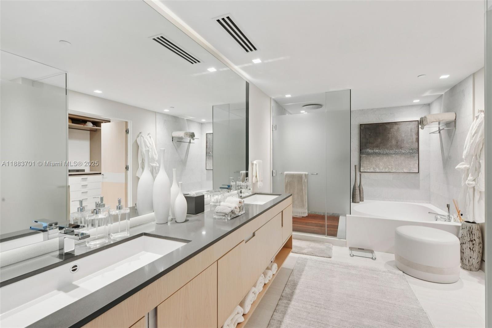 OCEANA BAL HARBOUR CONDO - Residential