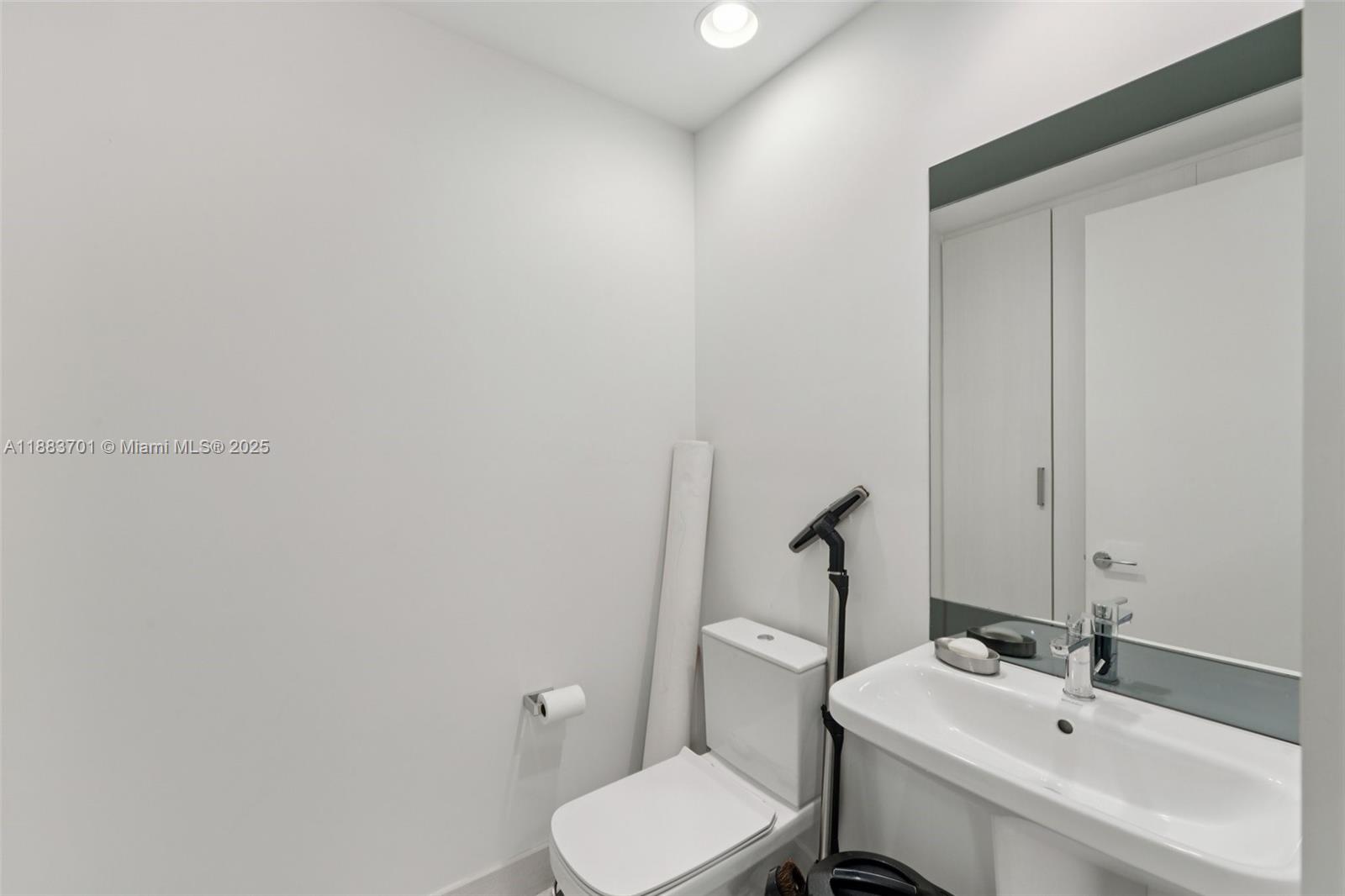 OCEANA BAL HARBOUR CONDO - Residential