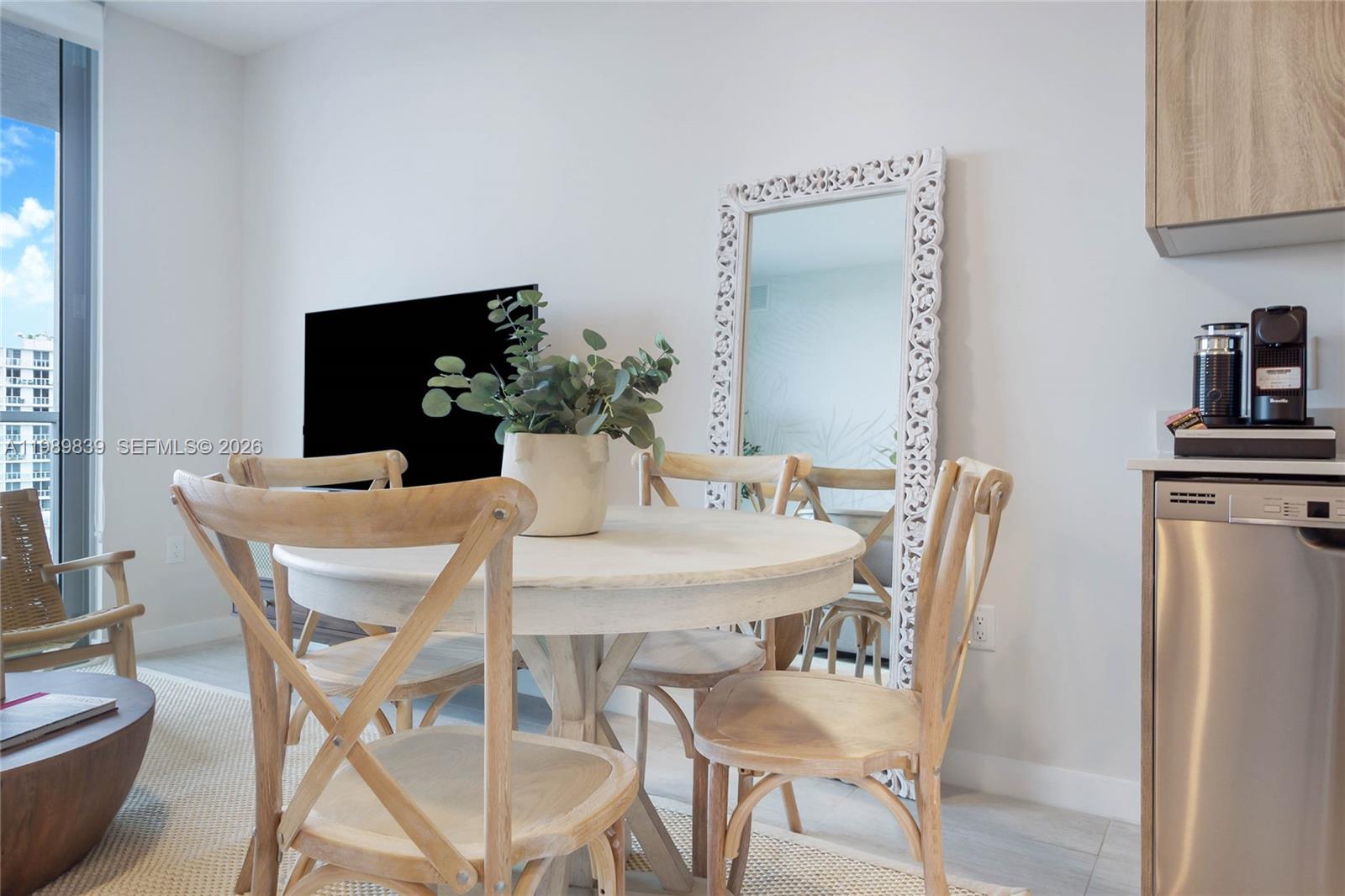 QUADRO CONDO - Residential