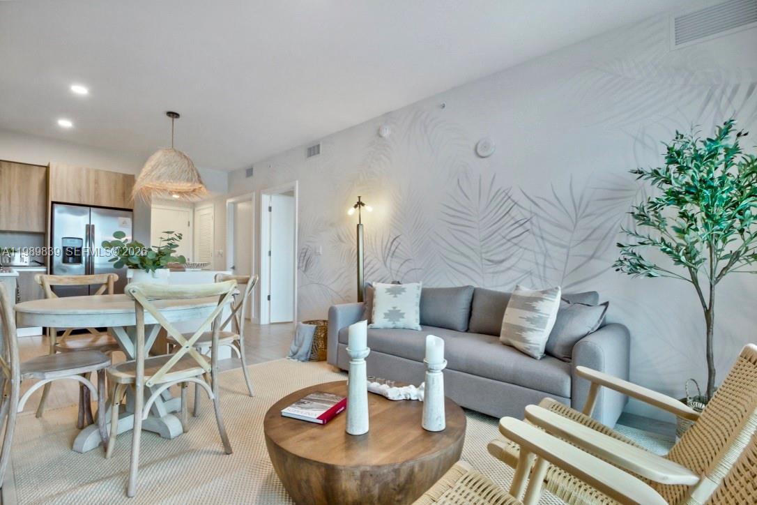 QUADRO CONDO - Residential