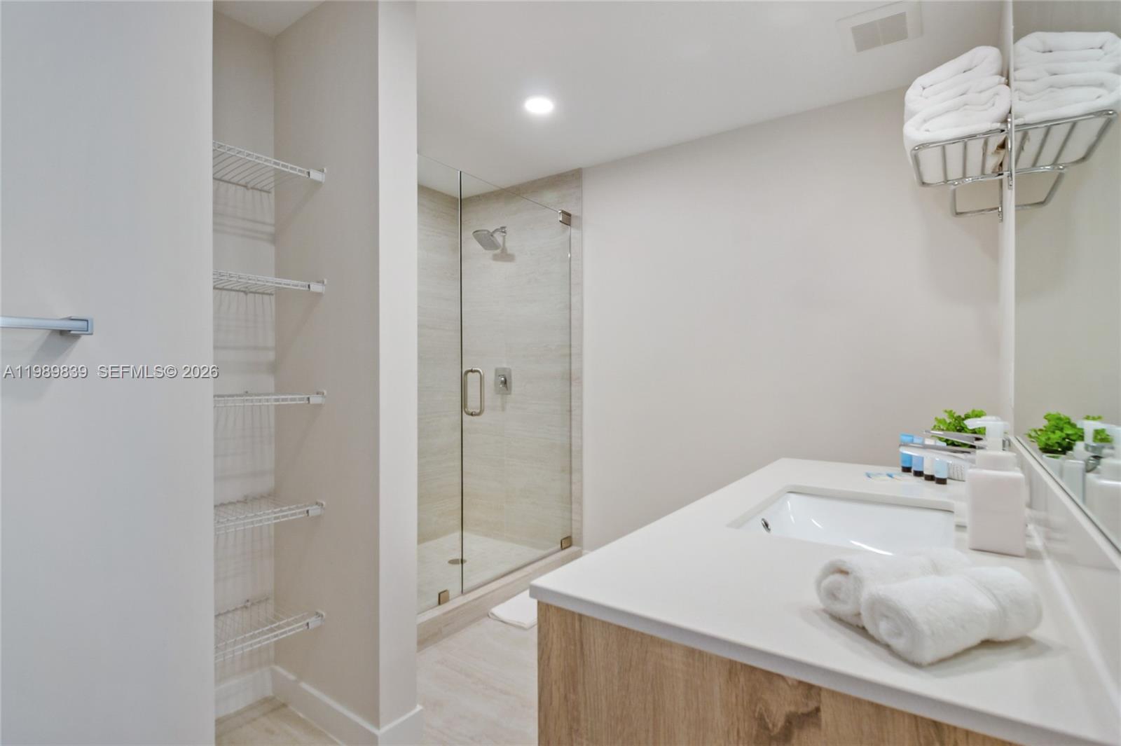 QUADRO CONDO - Residential