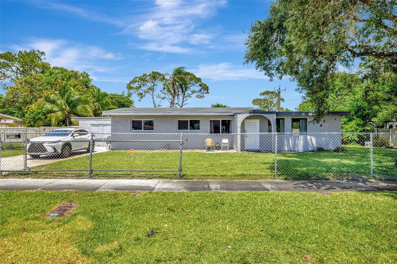 Property for Sale at 611 Carolina Ave, Fort Lauderdale, Broward County, Florida - Bedrooms: 5 
Bathrooms: 2  - $534,900