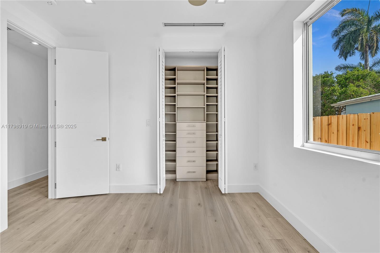 WESTWOOD LAKE 10TH ADDN - Residential