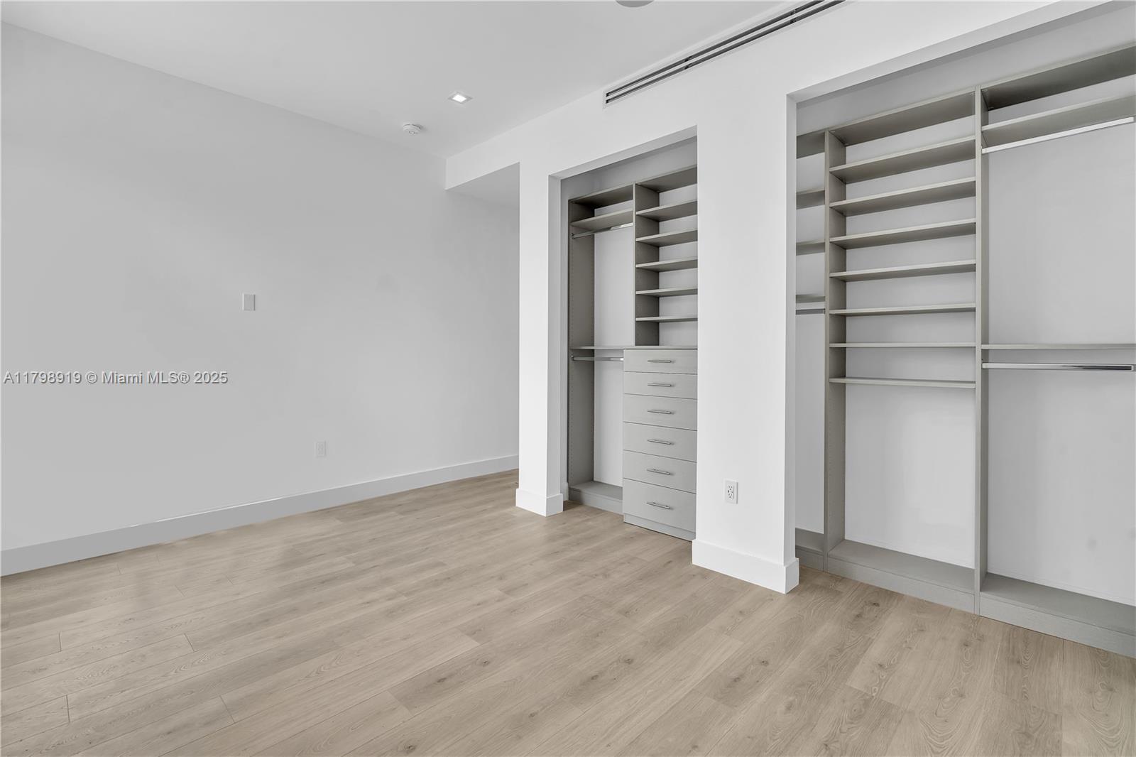 WESTWOOD LAKE 10TH ADDN - Residential