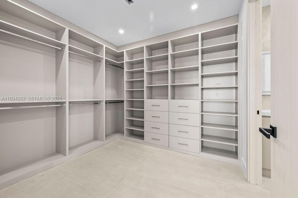 HOLIDAY HEIGHTS - Residential Income