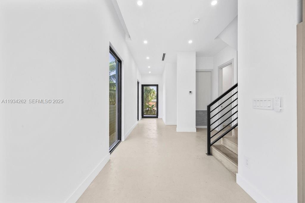 HOLIDAY HEIGHTS - Residential Income