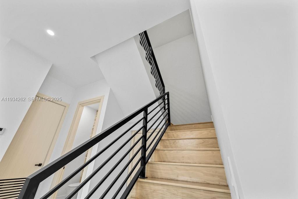 HOLIDAY HEIGHTS - Residential Income