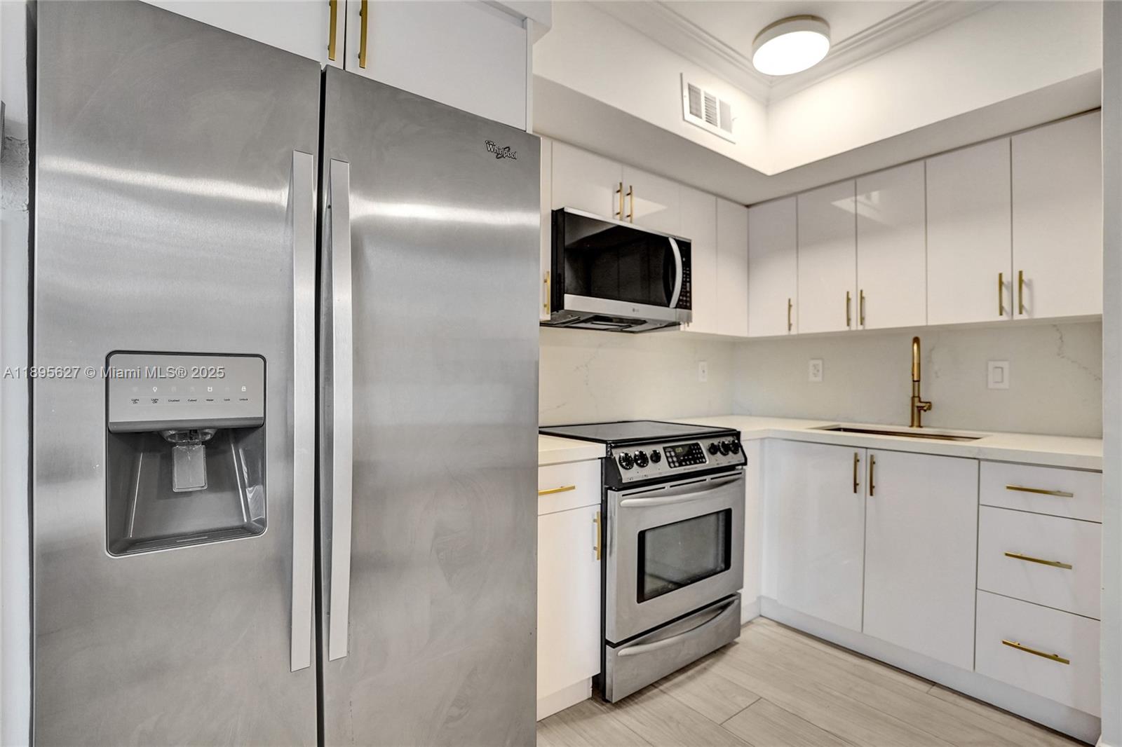 GULFSTREAM CONDO OF LAS O - Residential Lease