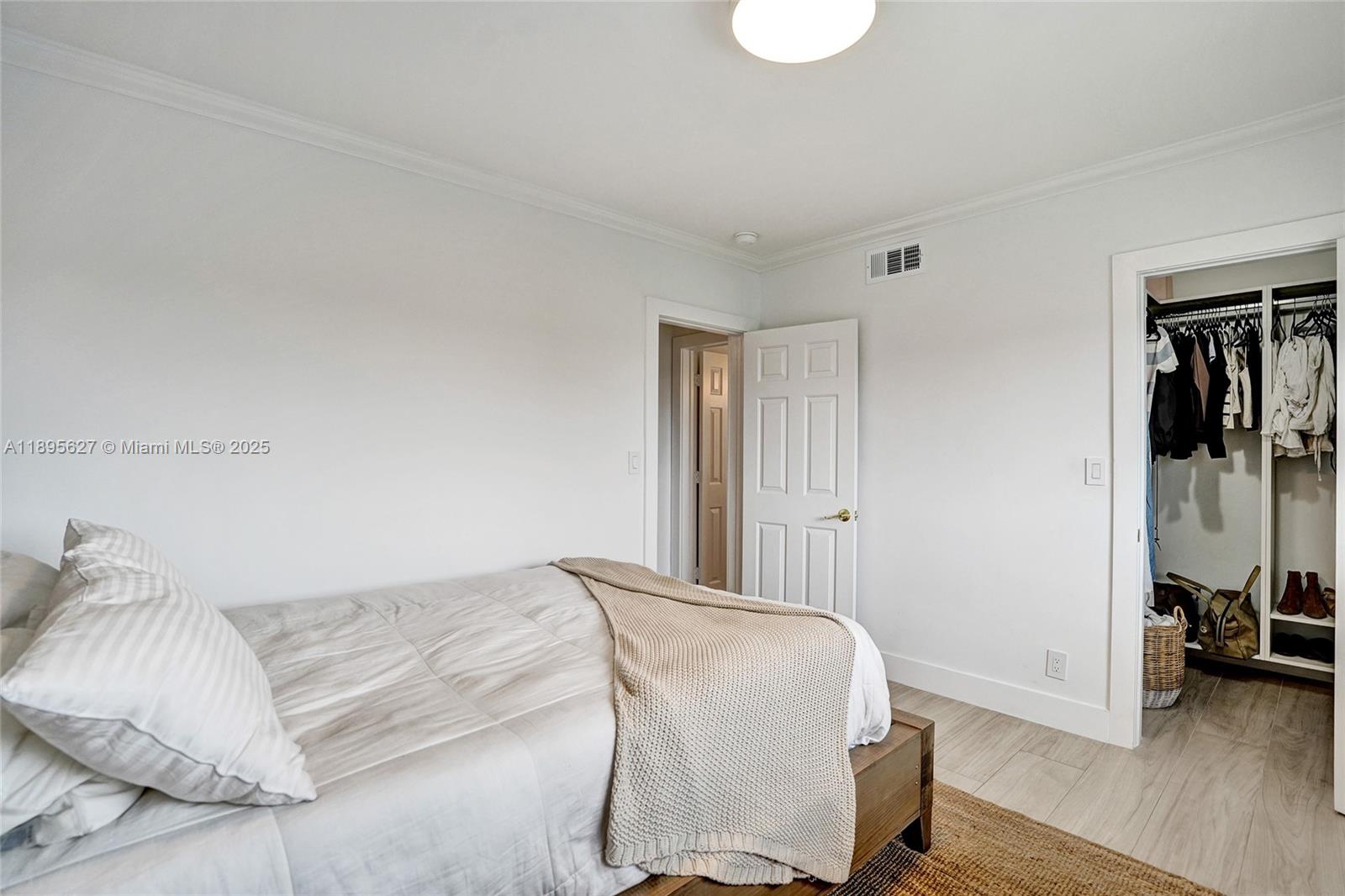 GULFSTREAM CONDO OF LAS O - Residential Lease