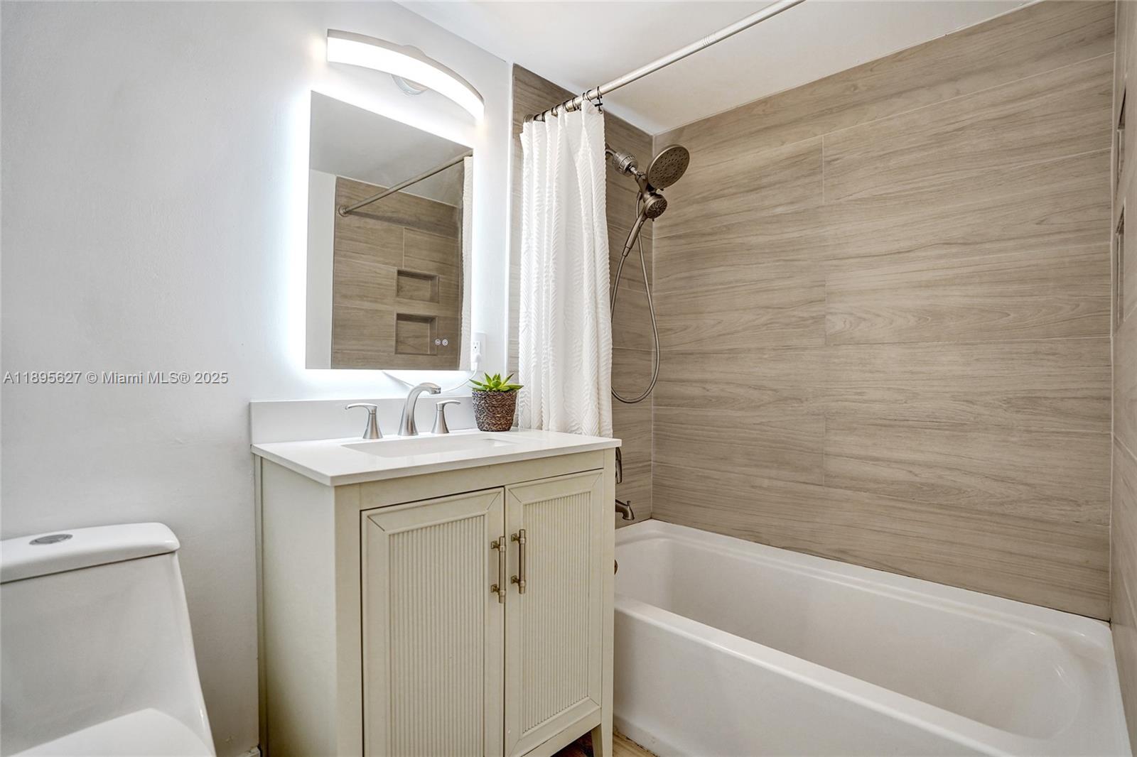 GULFSTREAM CONDO OF LAS O - Residential Lease