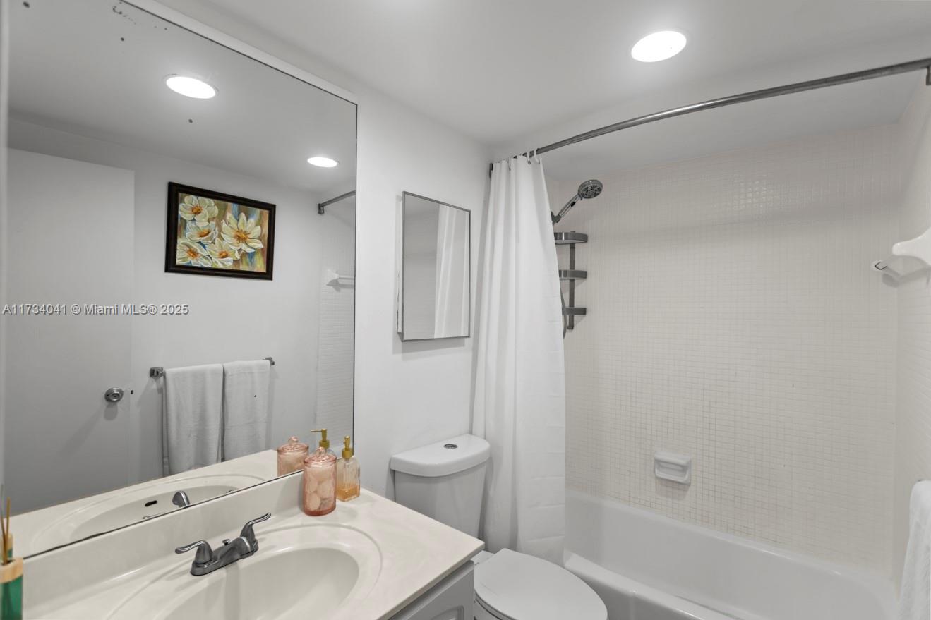 TIDES ON HOLLYWOOD BEACH - Residential Lease