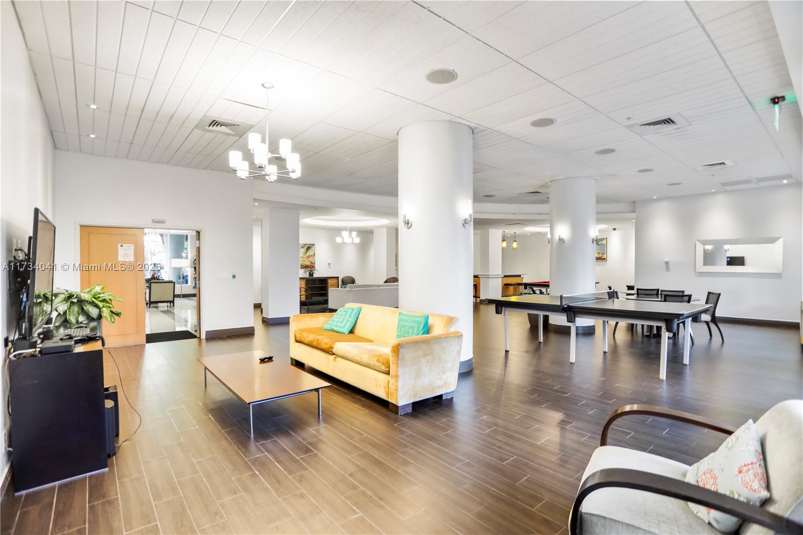 TIDES ON HOLLYWOOD BEACH - Residential Lease