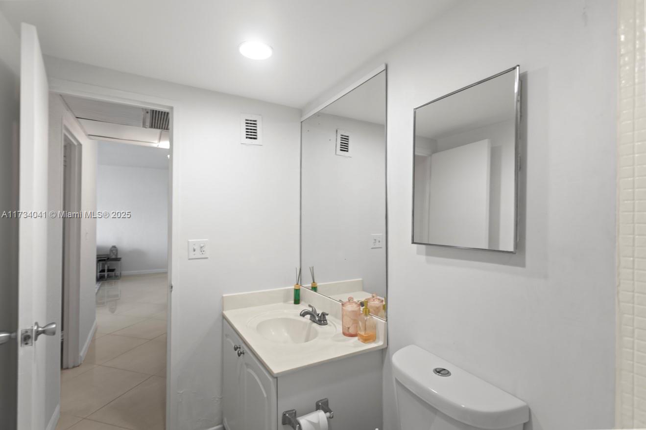 TIDES ON HOLLYWOOD BEACH - Residential Lease