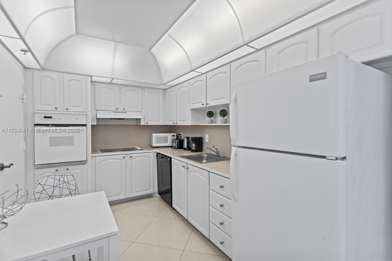 TIDES ON HOLLYWOOD BEACH - Residential Lease