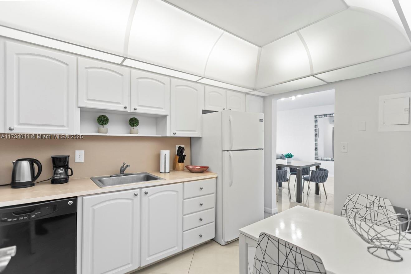 TIDES ON HOLLYWOOD BEACH - Residential Lease