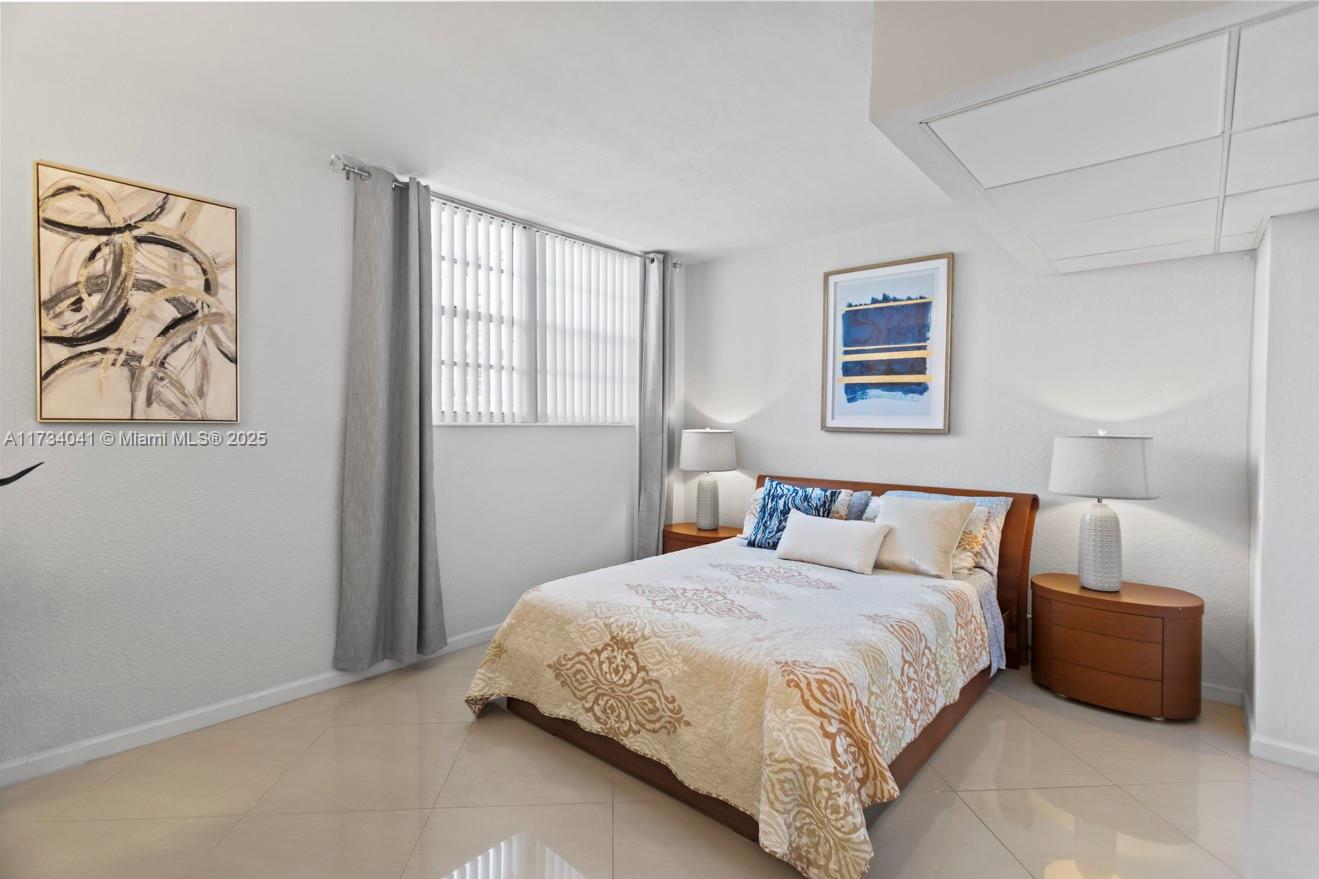 TIDES ON HOLLYWOOD BEACH - Residential Lease