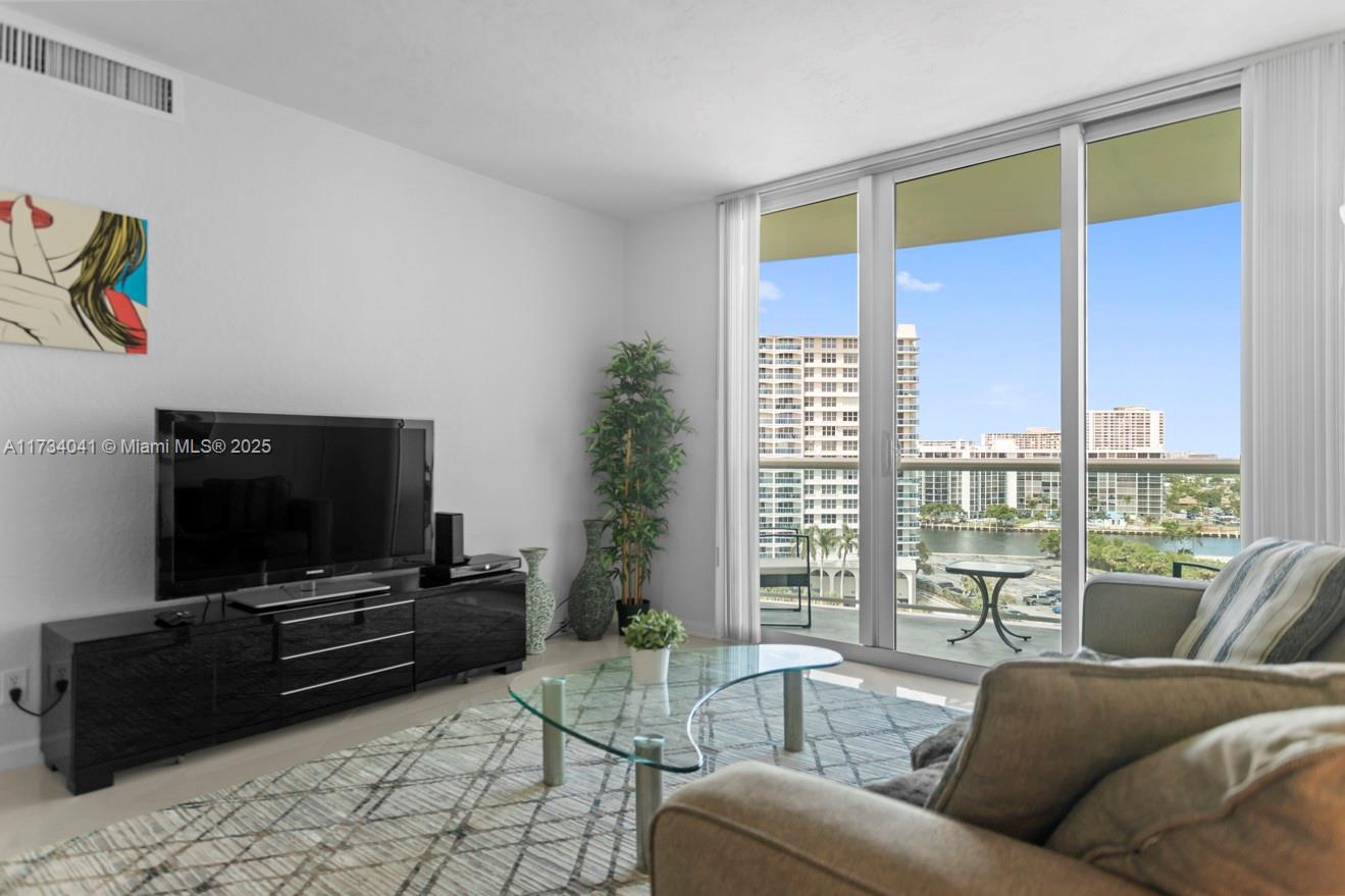 TIDES ON HOLLYWOOD BEACH - Residential Lease