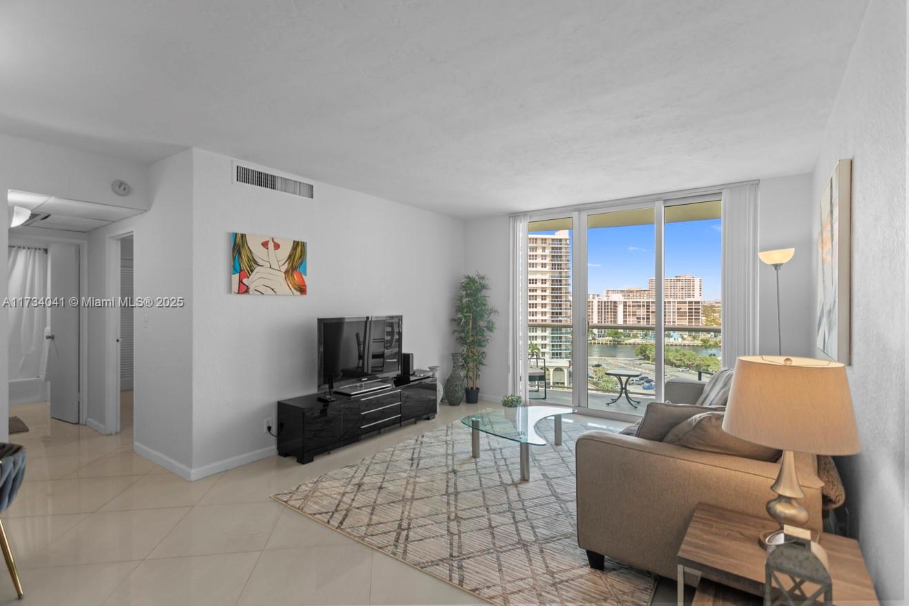 TIDES ON HOLLYWOOD BEACH - Residential Lease
