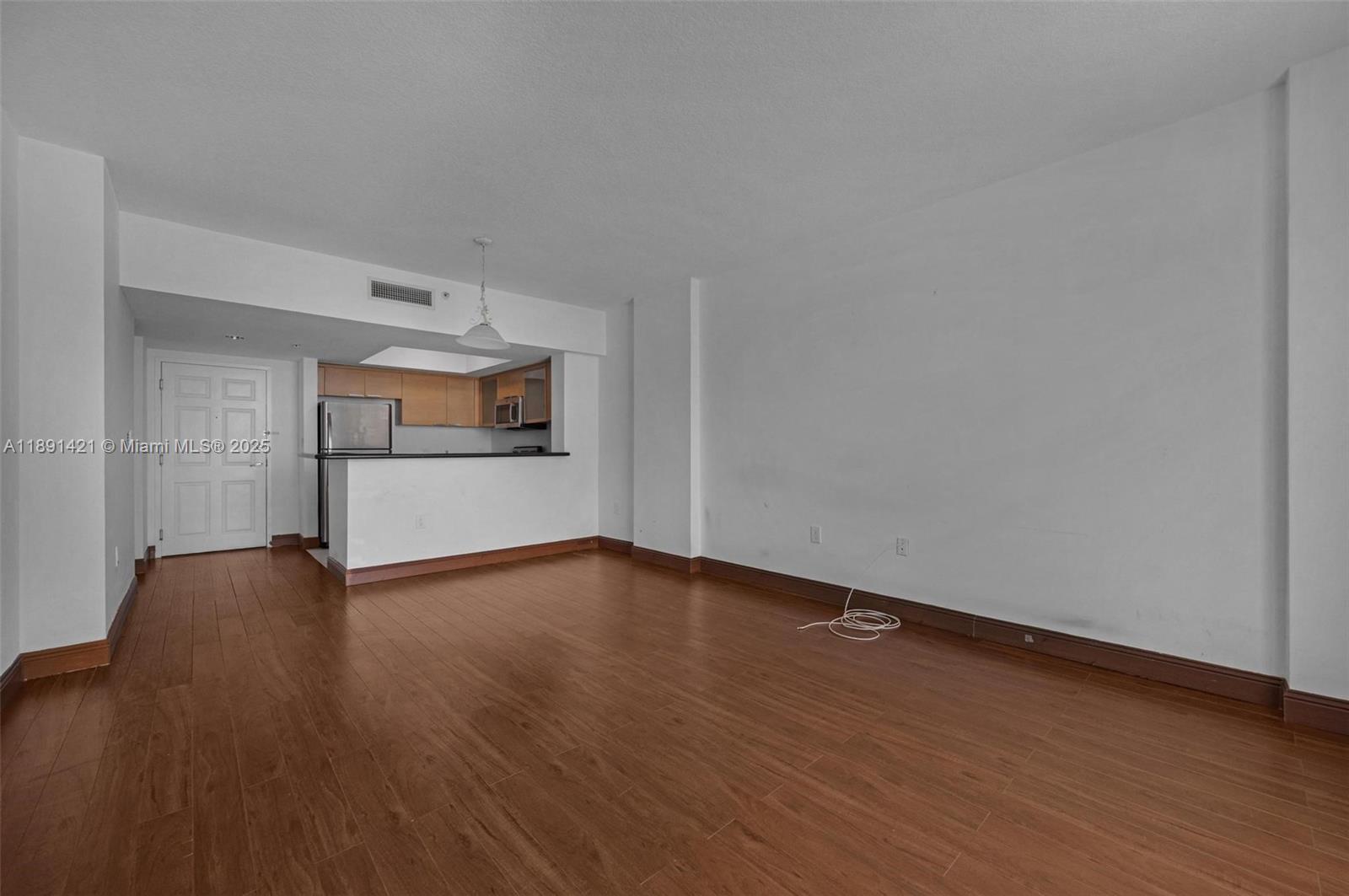 HOLLYWOOD STATION RES CON - Residential